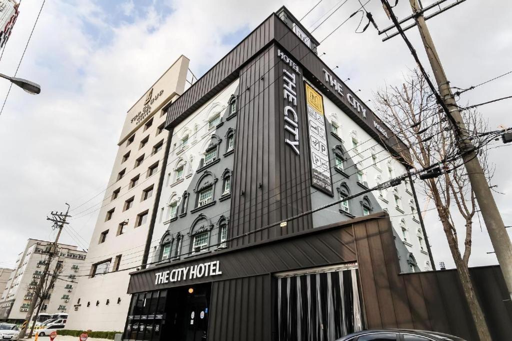 Hotel The City Gwangju Metropolitan City Exteriör bild