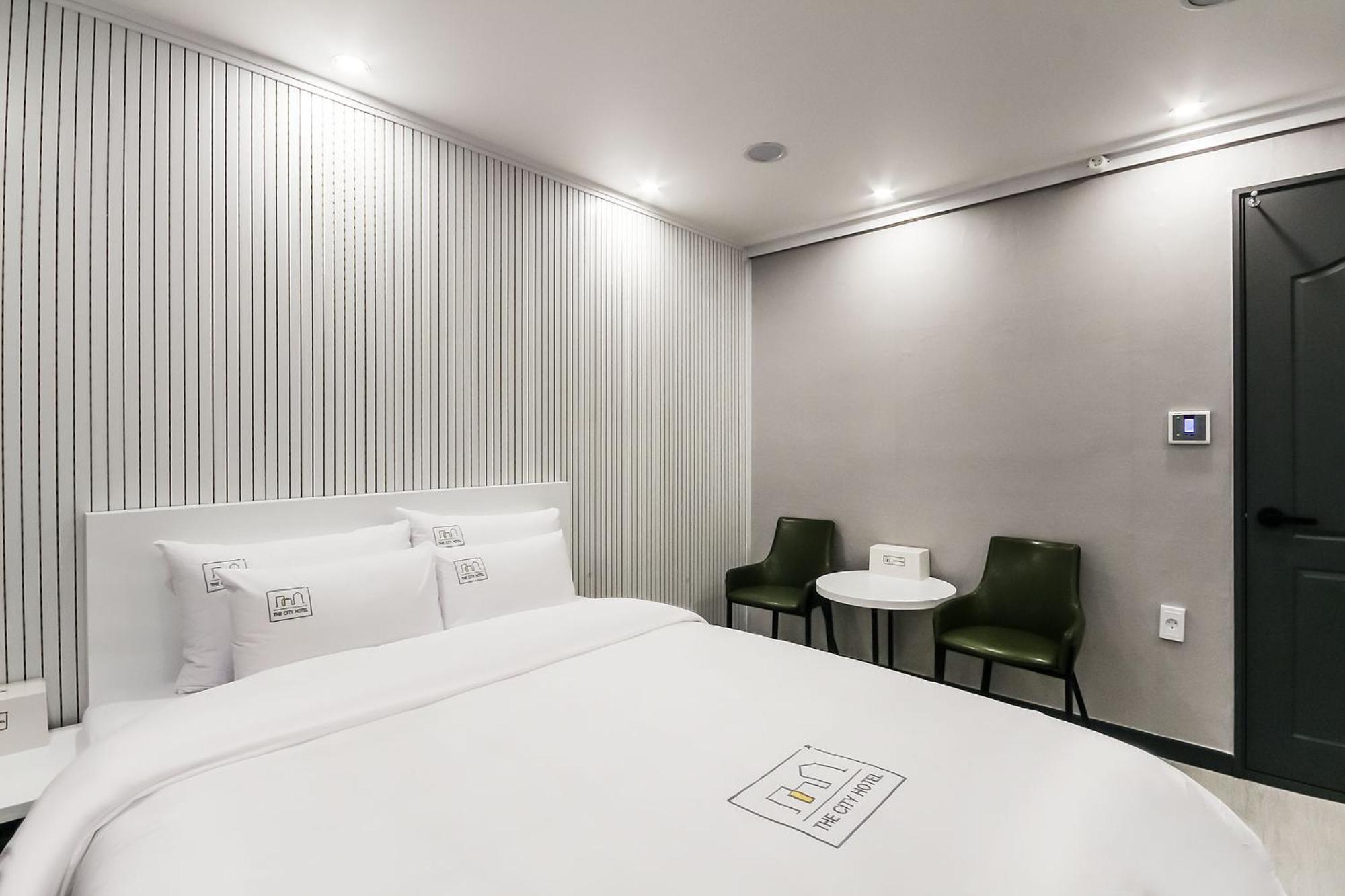 Hotel The City Gwangju Metropolitan City Exteriör bild